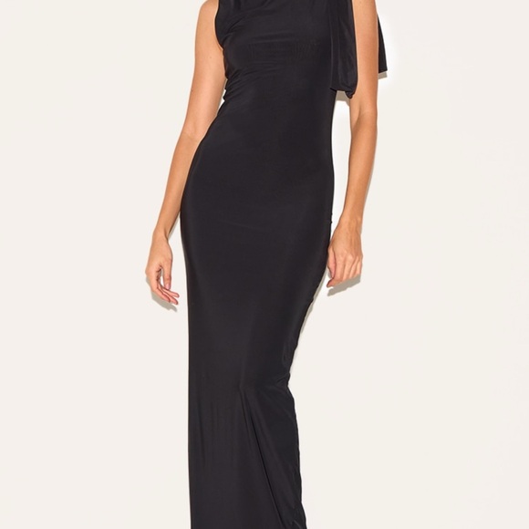 PrettyLittleThing Elegant Black One Shoulder Gown - Picture 1 of 4